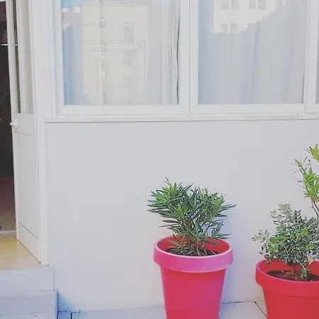 Cool Flat With Big Patio In Center 公寓
